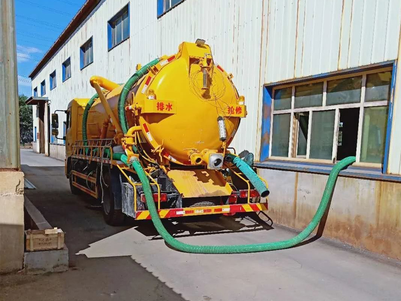 小卫街厂区化粪池清理